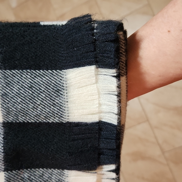 Macy's Black/Cream Buffalo Plaid Acrylic Scarf - Picture 3 of 3